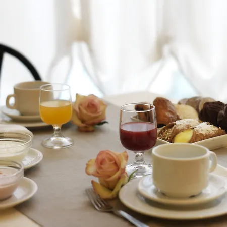 Отель Biancamano Римини