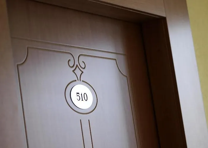 比安卡曼诺酒店 4*